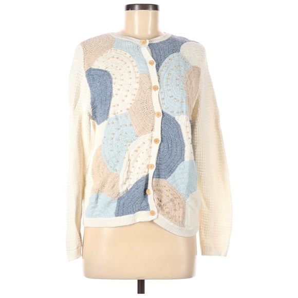 Alfred Dunner Sweaters - ❤️ 2/$10 Alfred Dunner Pastel Beaded Sweater